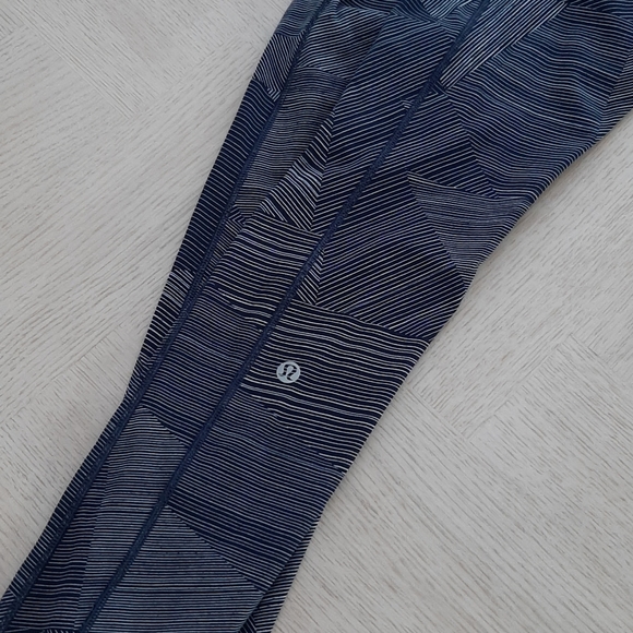 Lululemon speed up tight 28" - Picture 2 of 4